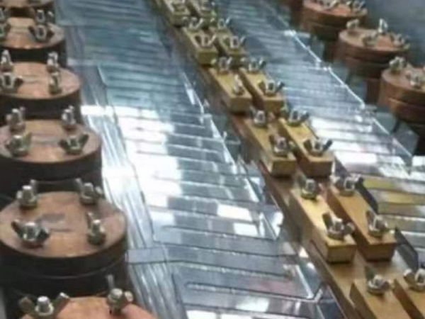 可鍍硫化鋅、二氧化硅、氧化鎂等介質膜鍍膜機